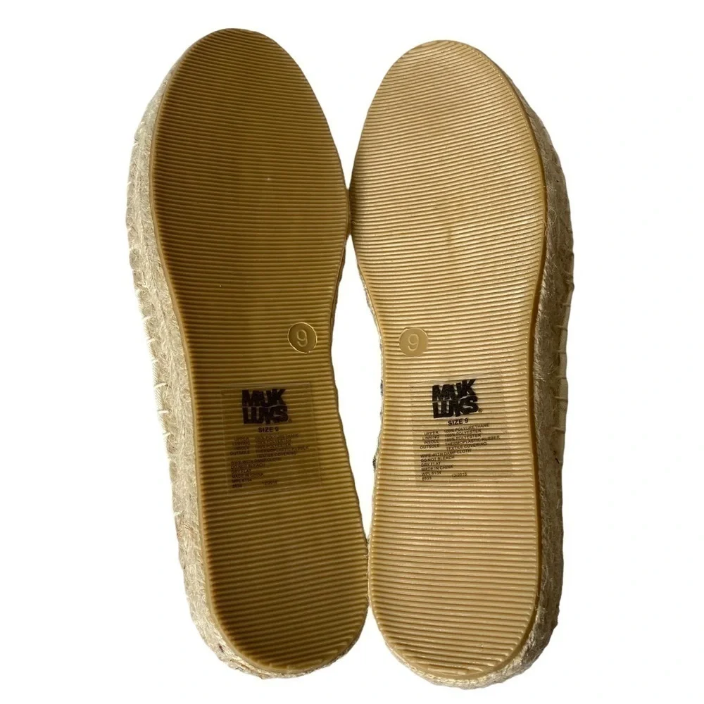 Mukluks Womens Rose Gold Metallic Shoes. Size 9